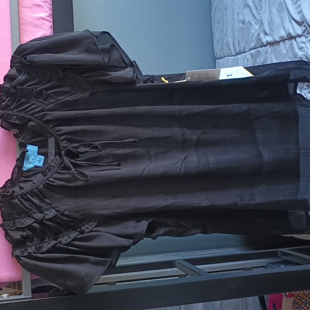 CeCe lightweight chiffon style blouse